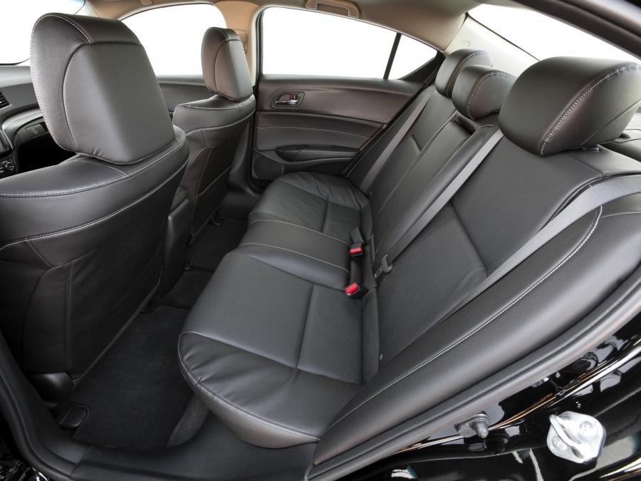 Интерьер Acura ILX 2.4L (DE) 2012 года  (фото 21 из 34)
